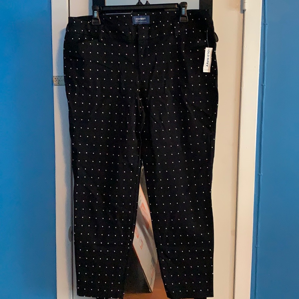 *NWOT* Old Navy black pixie plants w/ white accent
